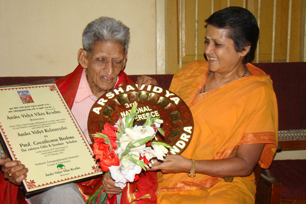 Arsha Vidya-Kulasreshtha’ samman conferred on Prof. Gouri Kumar Brahma, Sanskrit & Odia Schola