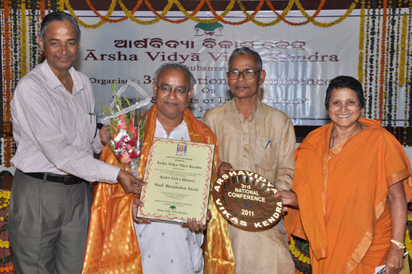 Arsha Vidya-Bharati’ Samman conferred on Prof. Braja Kishore Swain