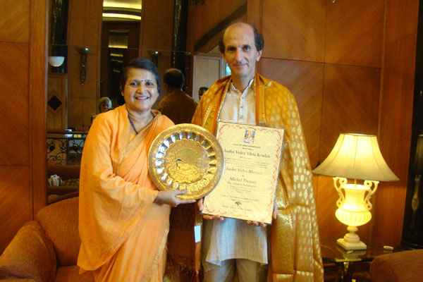 Arsha Vidya-Bharati’ Samman conferred on Michel Danino, Indologist