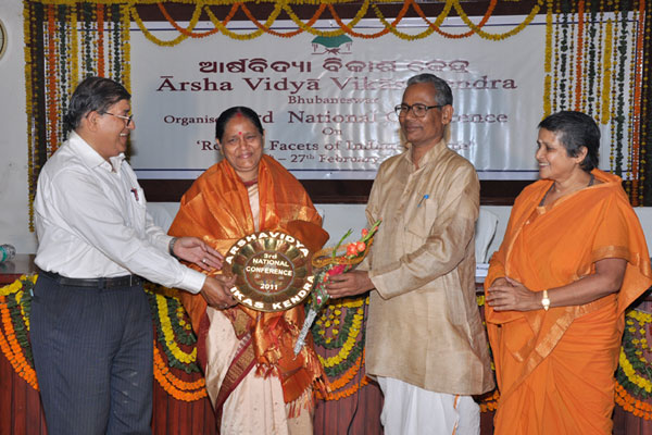 Arsha Vidya Bhamati’ samman conferred on Smt. Swarnalata Mishra