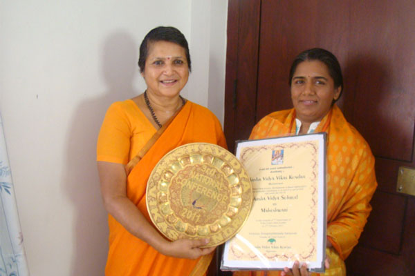 Arsha Vidya Suhrdi’ Samman conferred on Susri Maheswari