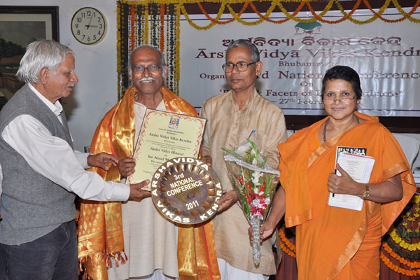 Arsha Vidya-Bharati’ Samman conferred on Prof. Nirad Mohapatra