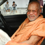 Mahamandaleswar-Divyanandaji-appears-to-be-happy